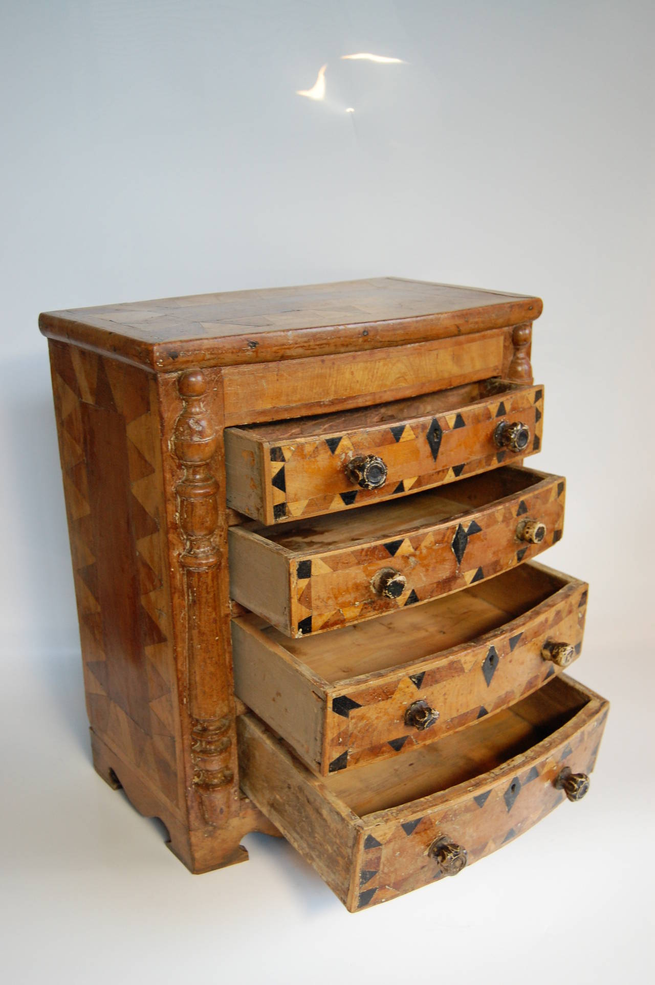 19th Century American Tramp Art Miniature Chest For Sale 5