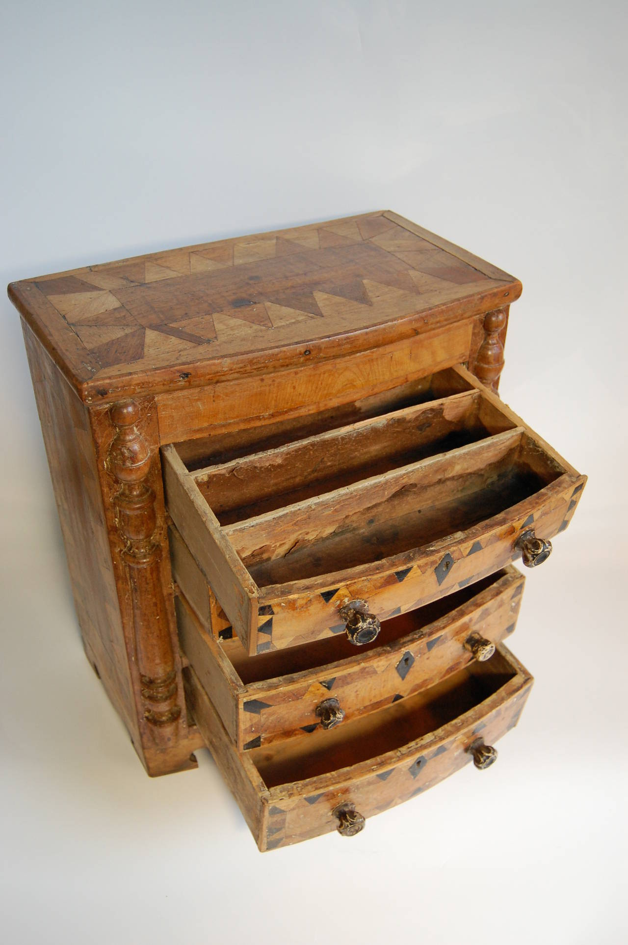 19th Century American Tramp Art Miniature Chest In Good Condition For Sale In Pittsburgh, PA