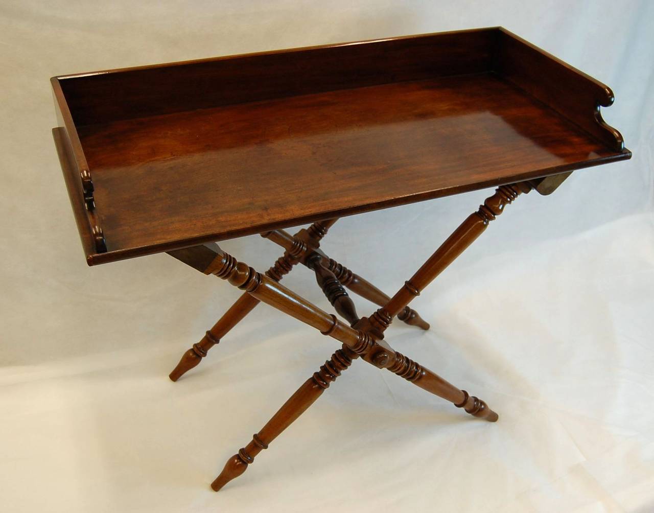 British 19th Century Mahogany English Butler's Tray Table on Folding Turned Base, 1860 For Sale