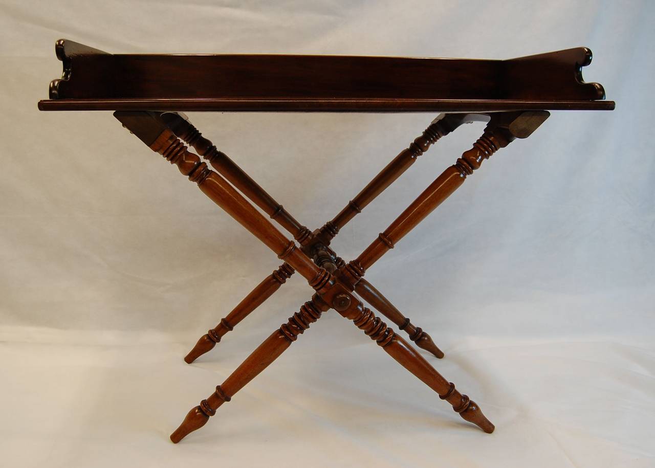 19th Century Mahogany English Butler's Tray Table on Folding Turned Base, 1860 For Sale 1