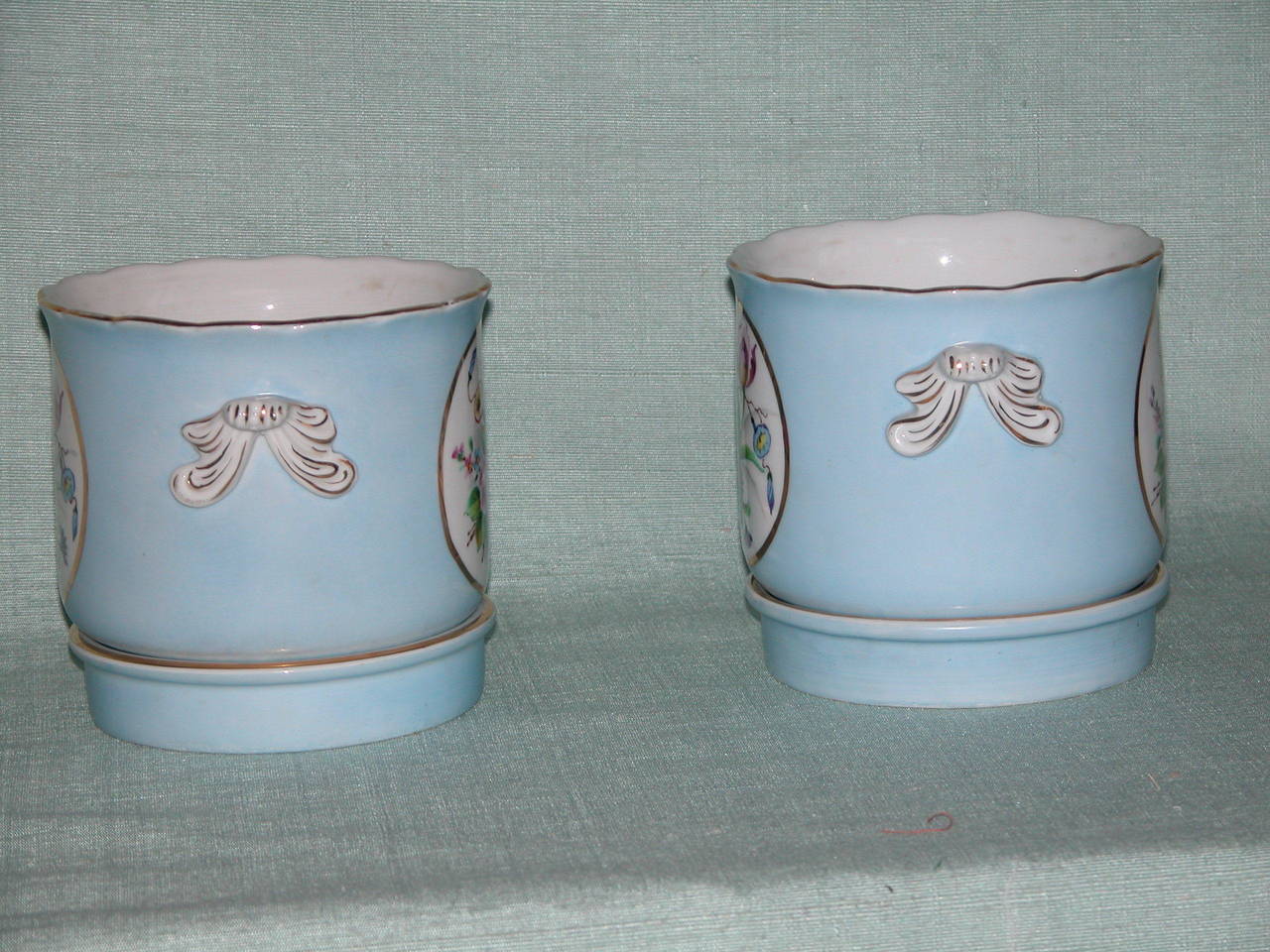 French Pair of Early 20th Century Porceain Cachepot For Sale