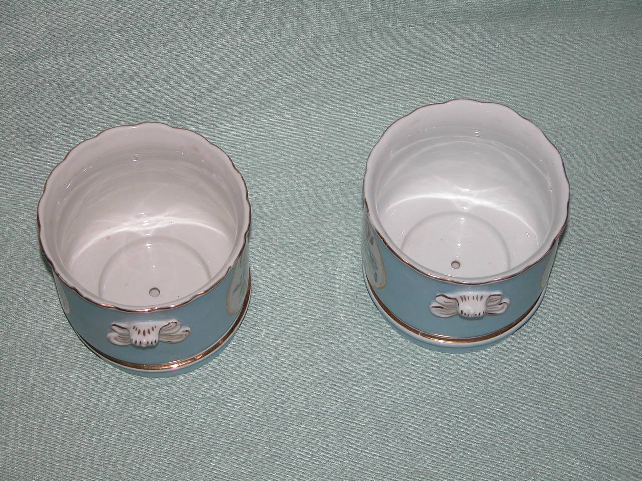 Hand-Painted Pair of Early 20th Century Porceain Cachepot For Sale