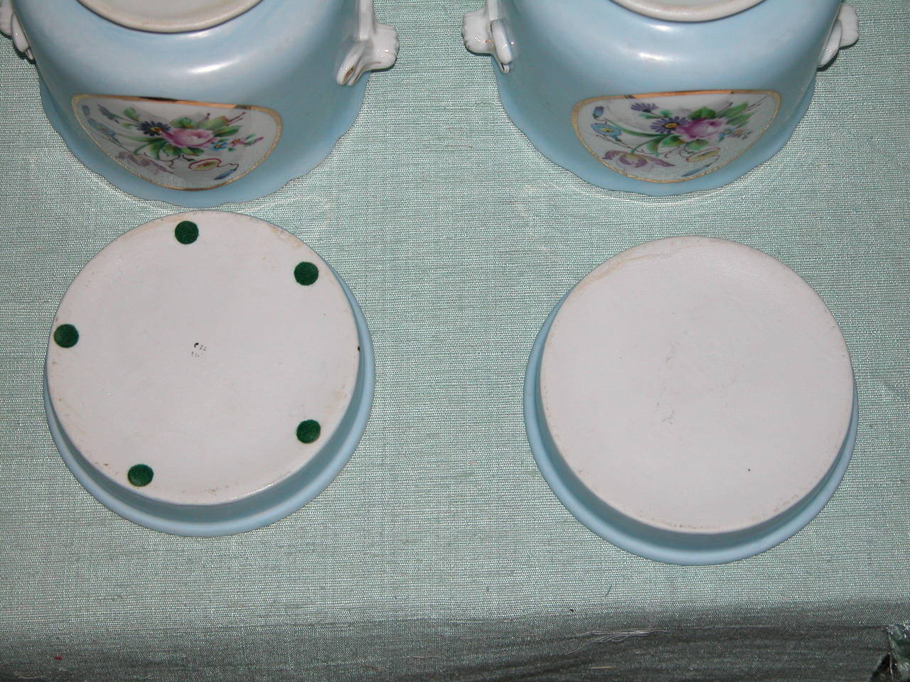 Porcelain Pair of Early 20th Century Porceain Cachepot For Sale