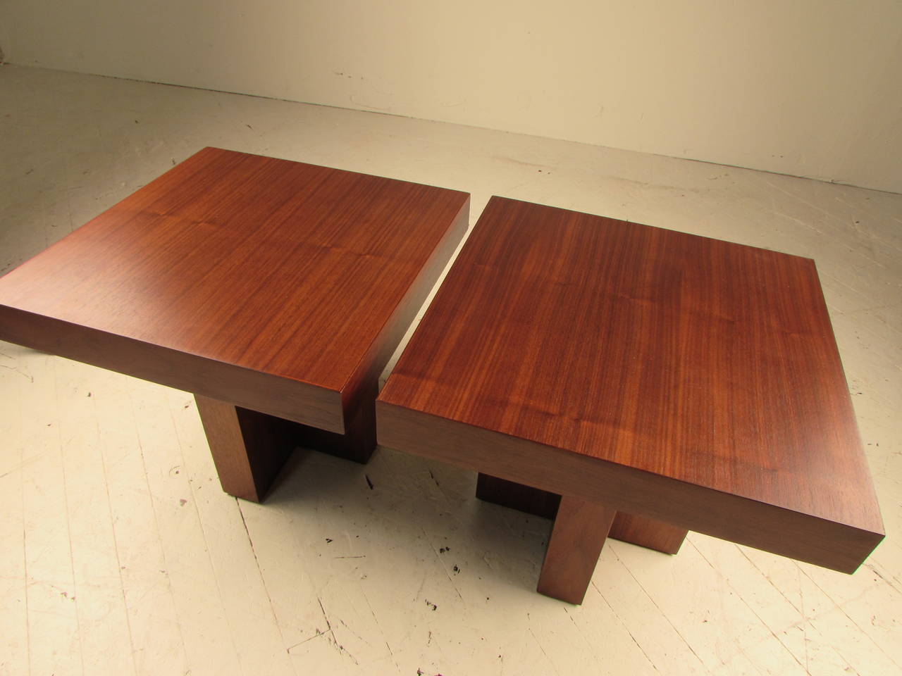Pair of Architectural Milo Baughman for Thayer Coggin Walnut Tables In Excellent Condition In New York, NY