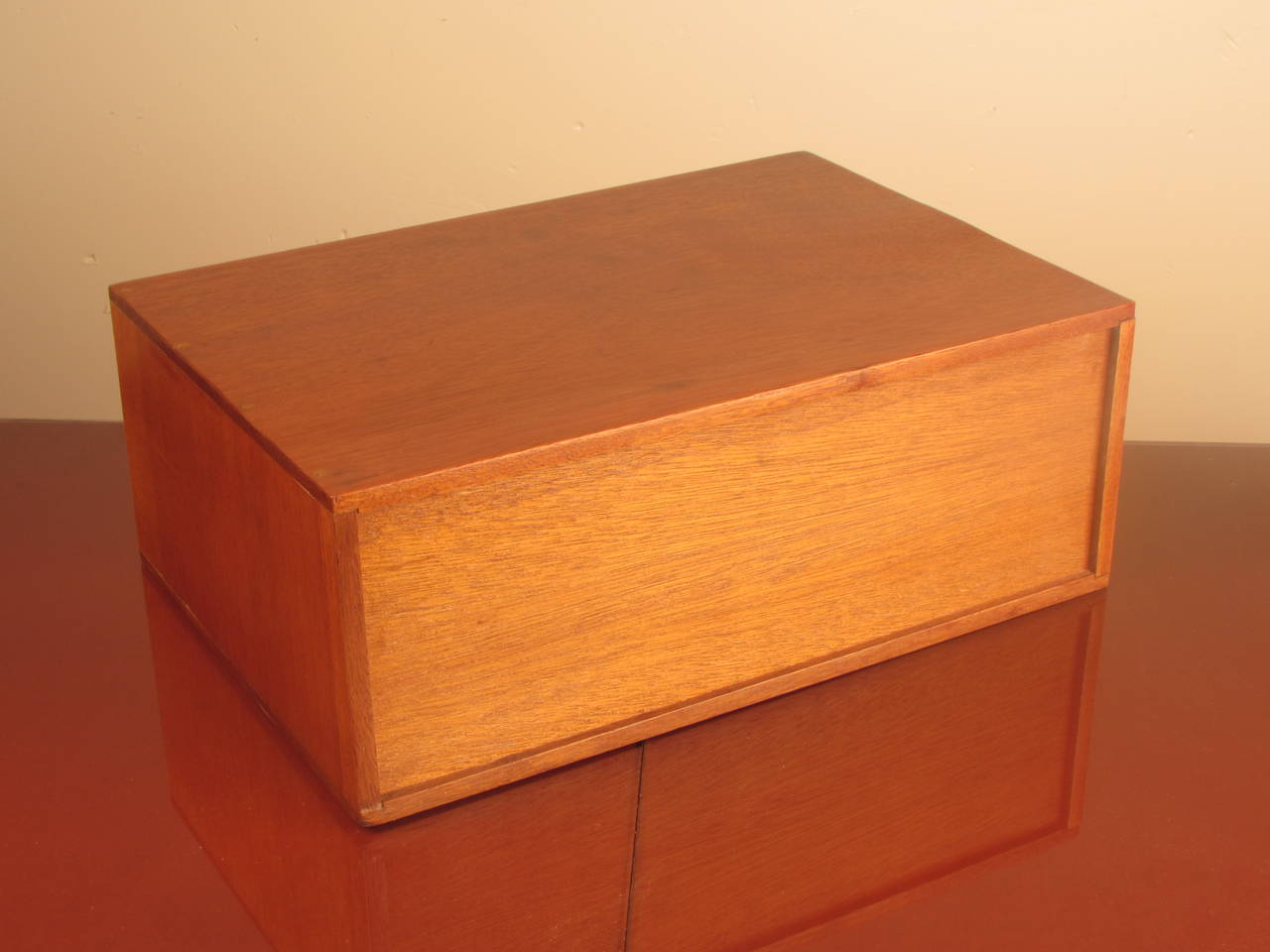 Lovely Dresser or Jewelry Box in the style of Paul McCobb In Excellent Condition In New York, NY