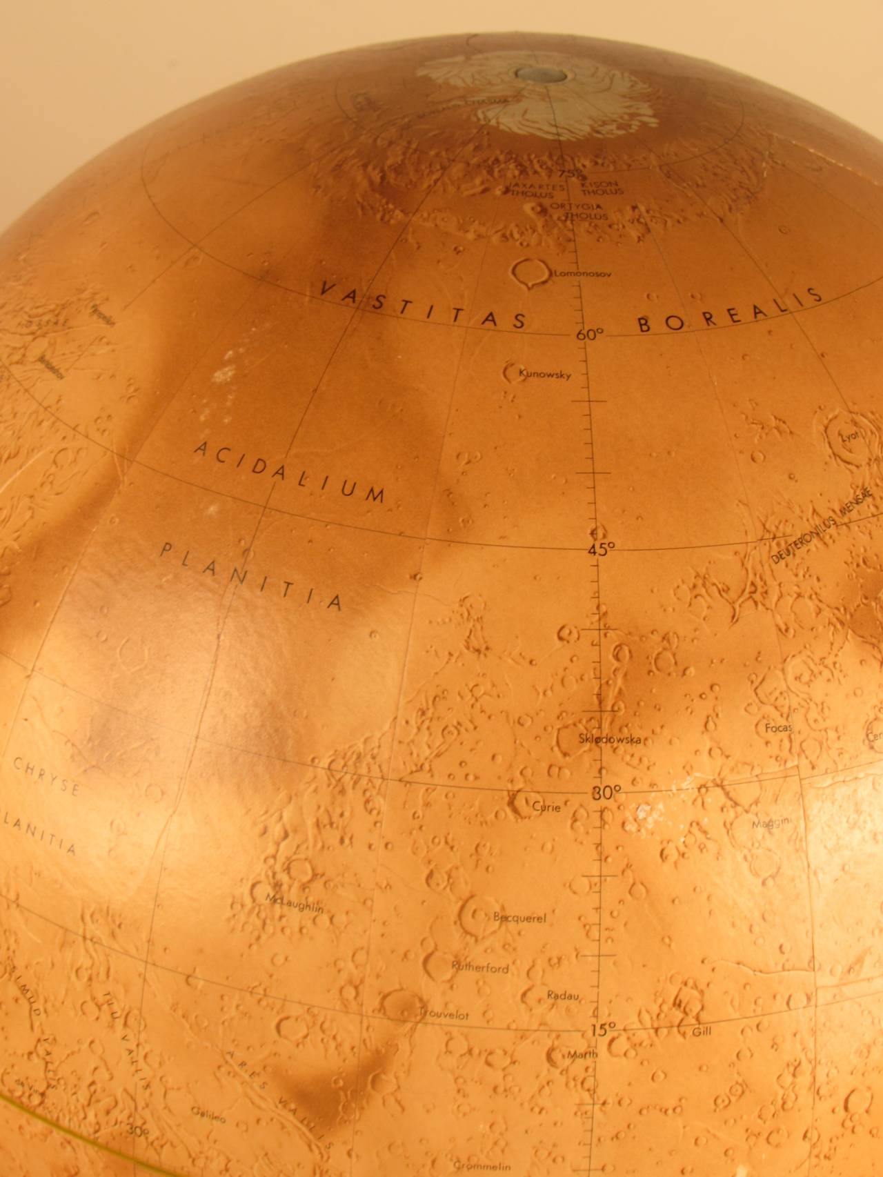 Rare First Edition Mariner 9 Mars Globe Denoyer-Geppert, 1973 In Excellent Condition In New York, NY