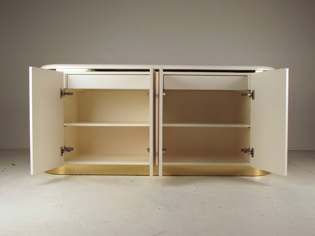 Modern Mastercraft Rounded Credenza with Brass Details, Freshly Lacquered