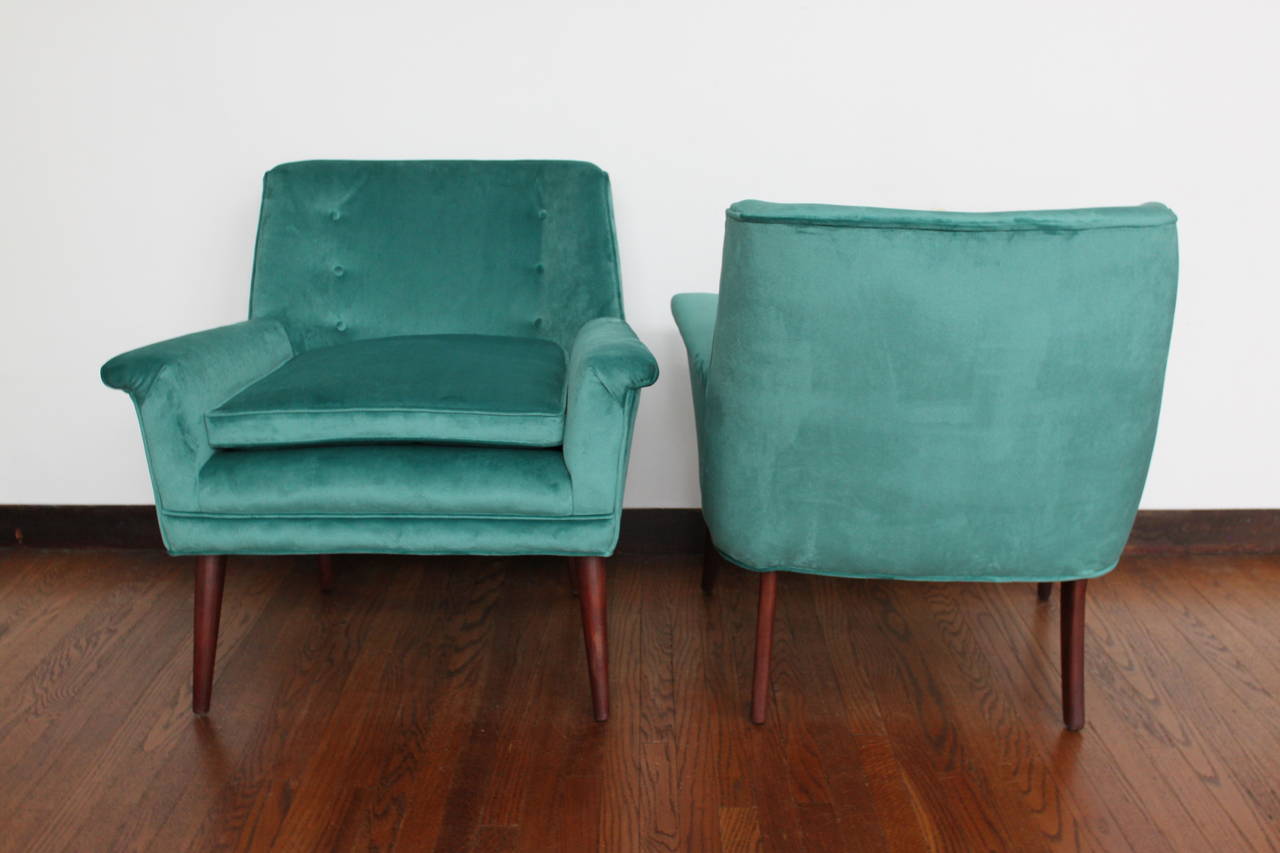Exceptional Pair of Paul McCobb Style Lounge Chairs in Teal Velvet and Walnut In Excellent Condition In New York, NY