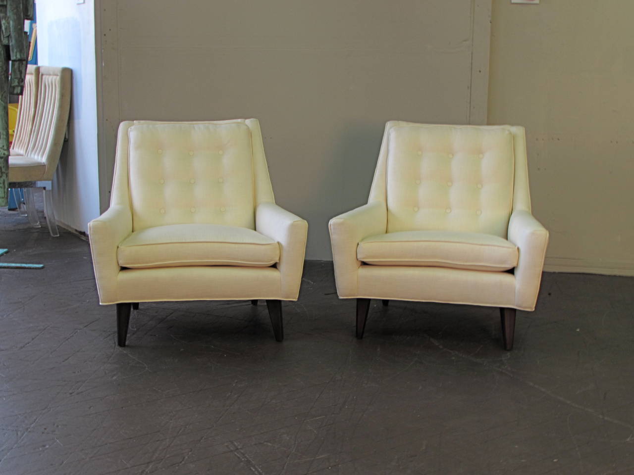 Classic Mid-Century Modern Lounge Chairs with Curved Detail, circa 1950 In Excellent Condition In New York, NY