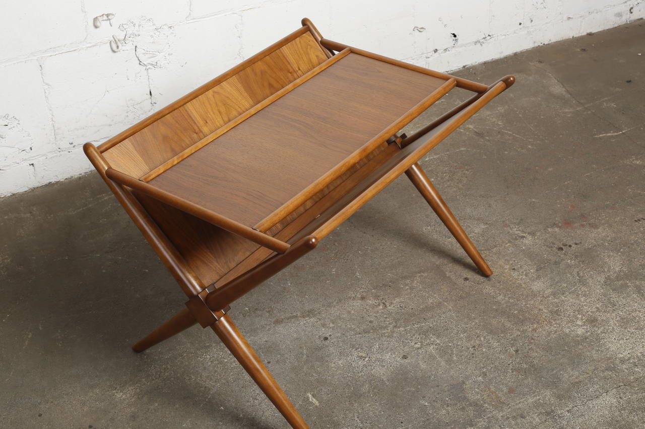 Mid-Century Modern Perfectly Refinished Magazine Table by T.H. Robsjohn-Gibbings for Widdicomb