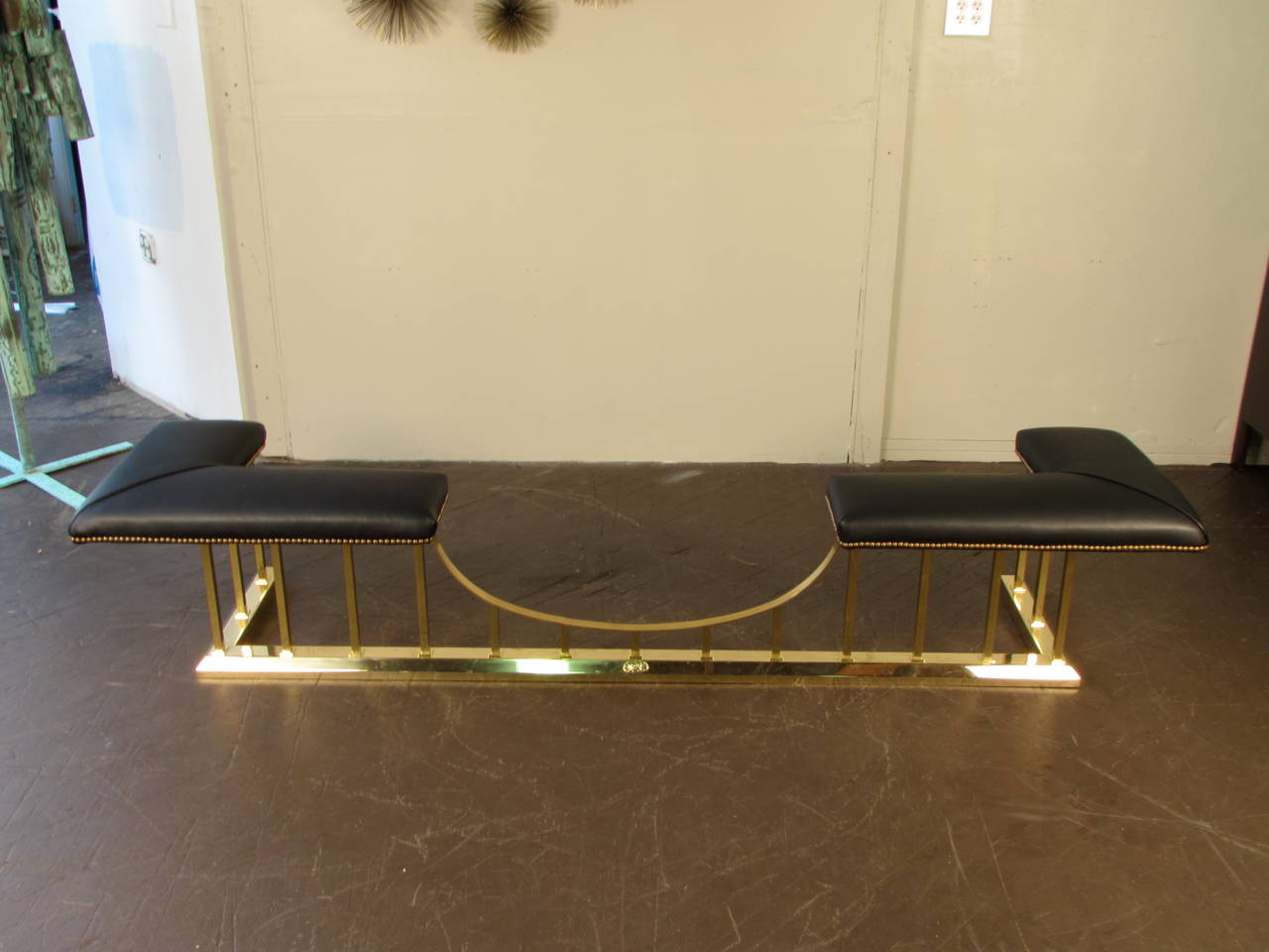 Late 20th Century Large Brass and Leather Fireplace Club Fender from Danny Alessandro, NYC, 1970s