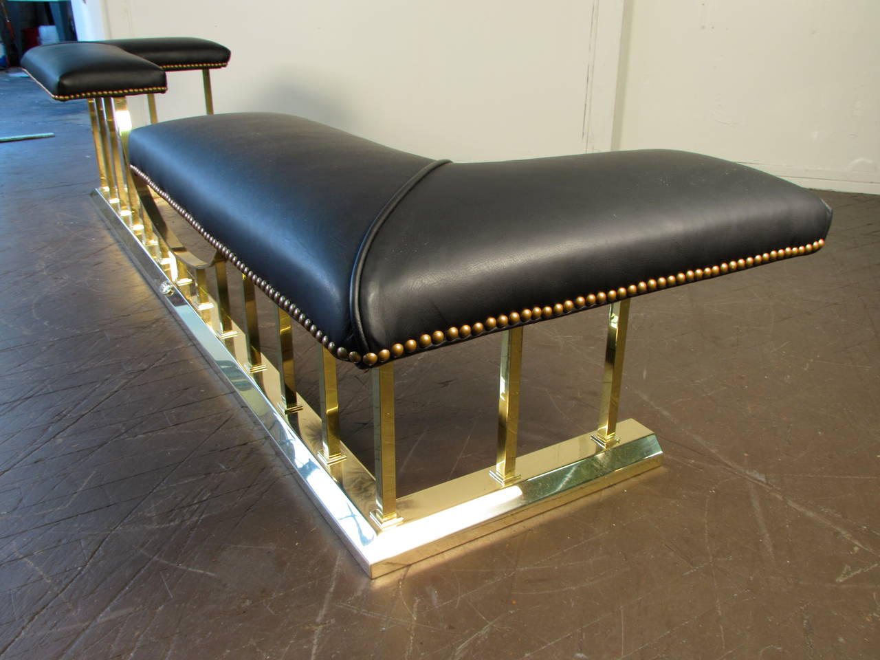 Mid-Century Modern Large Brass and Leather Fireplace Club Fender from Danny Alessandro, NYC, 1970s