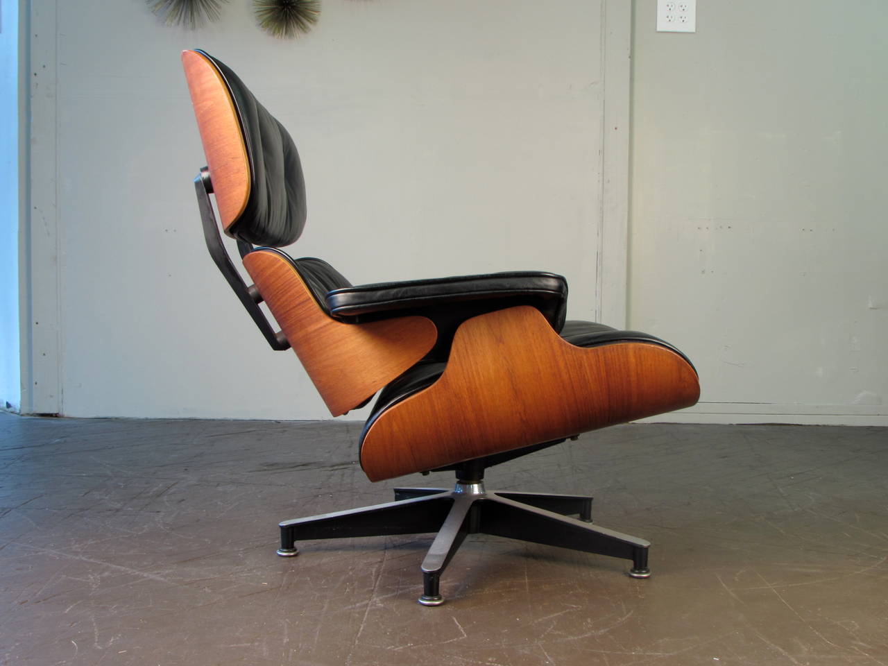American Iconic 670 Lounge Chair by Charles and Ray Eames for Herman Miller