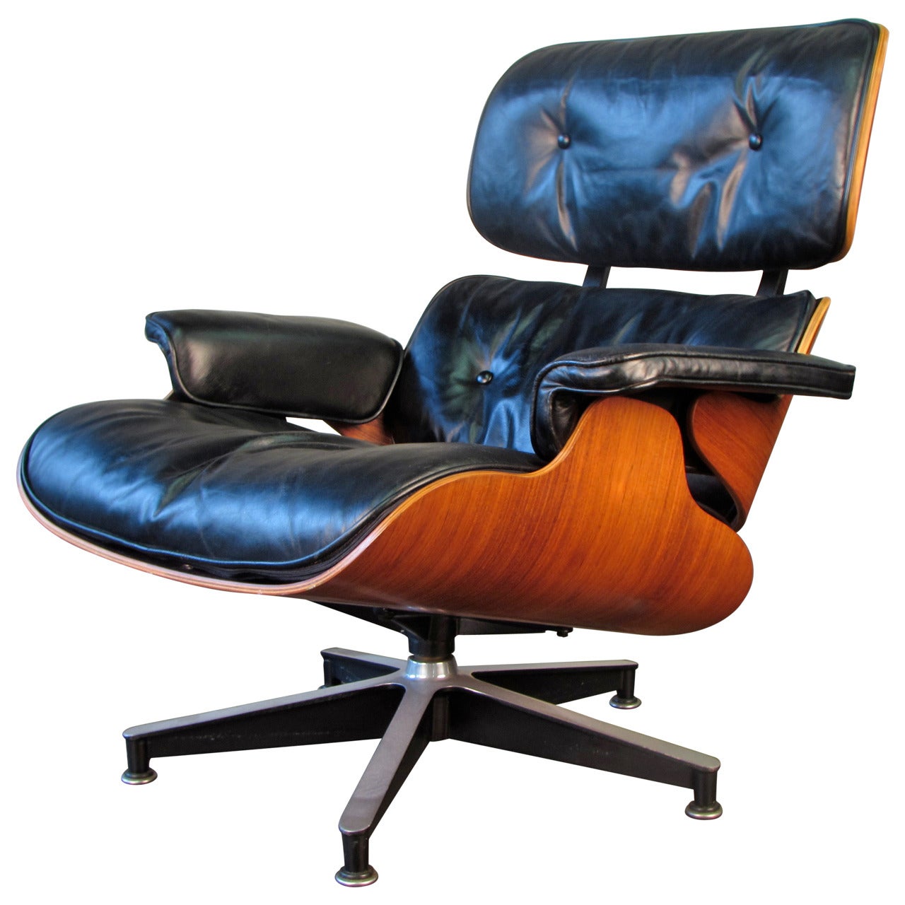 Iconic 670 Lounge Chair by Charles and Ray Eames for Herman Miller