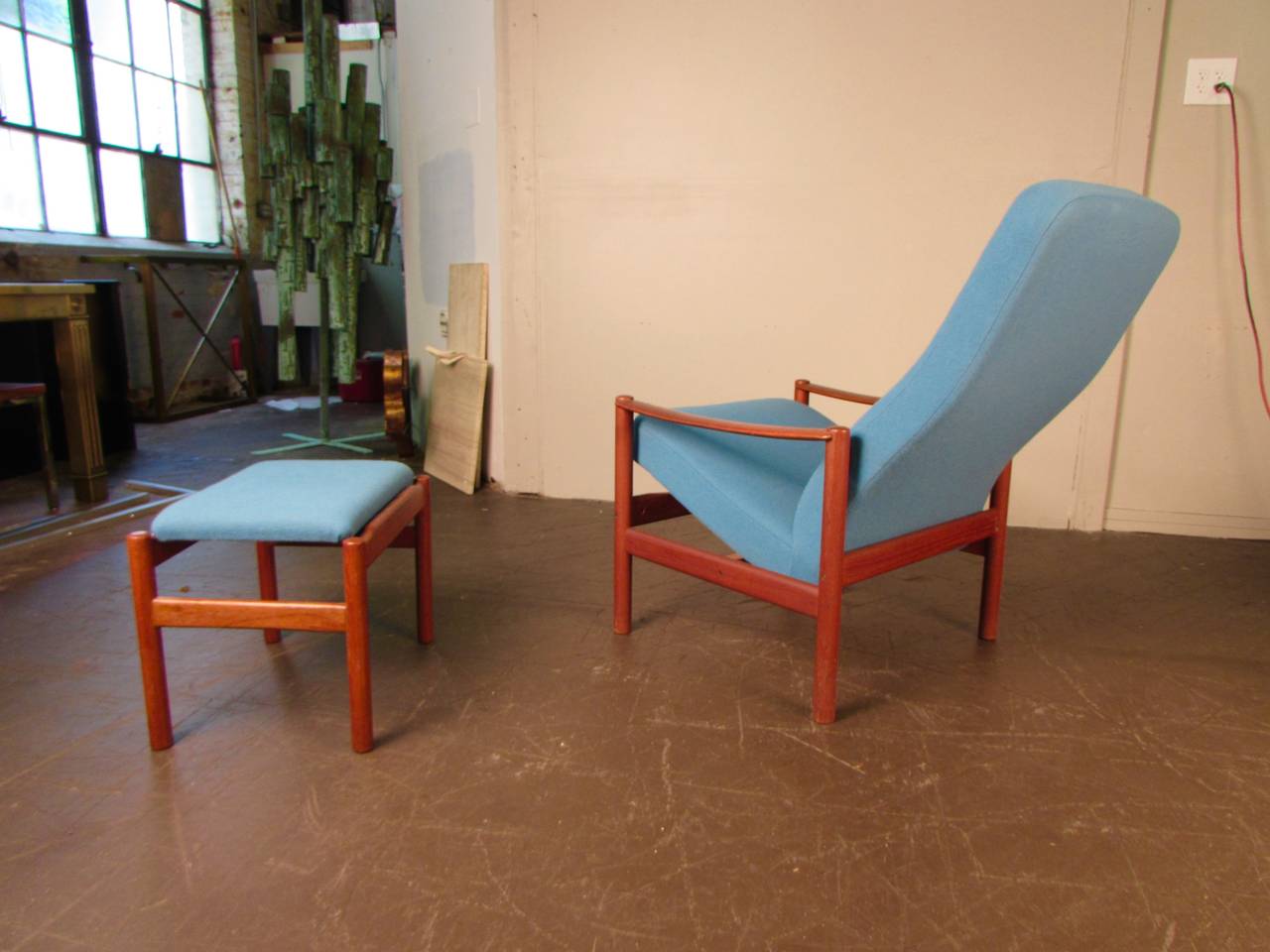 Mid-20th Century Handsome Reclining Lounge Chair and Ottoman by Westnofa, Norway, 1960s