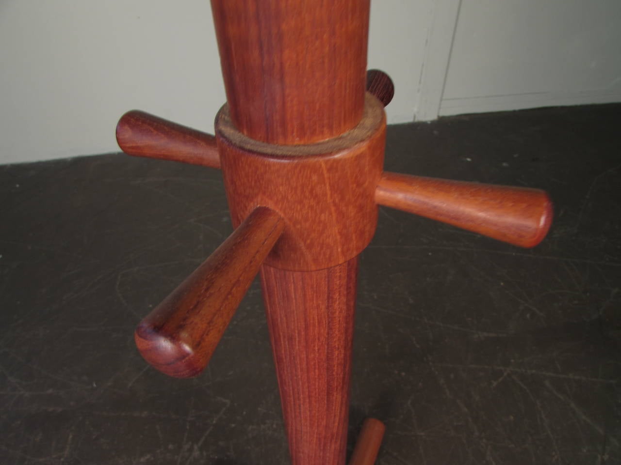 Unusual sculptural teak coat tree hat rack, Denmark, 1960s. Excellent condition.

We offer free regular deliveries to NYC and Philadelphia area. Delivery to DC, MD, CT and MA are available if schedule permits, please message for a location-based