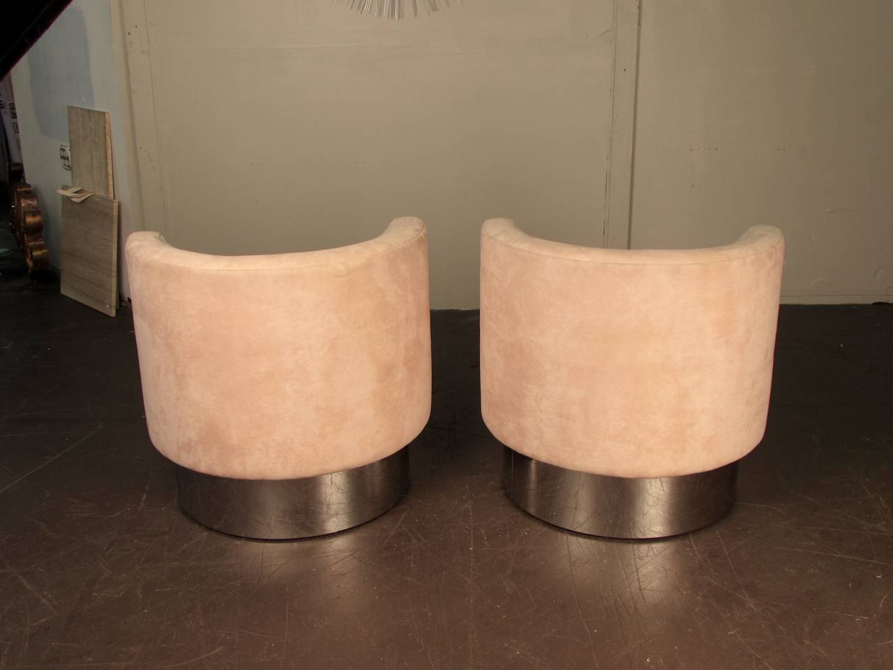 Pair of Swivel Lounge Chairs on Smoked Chrome Bases 2