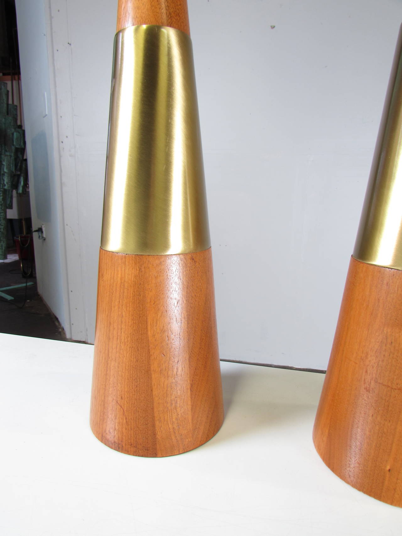 Immaculate pair of brass and walnut table lamps by Tony Paul for Westwood. These lamps are in excellent confident. One small blemish on the brass as pictured. 

25