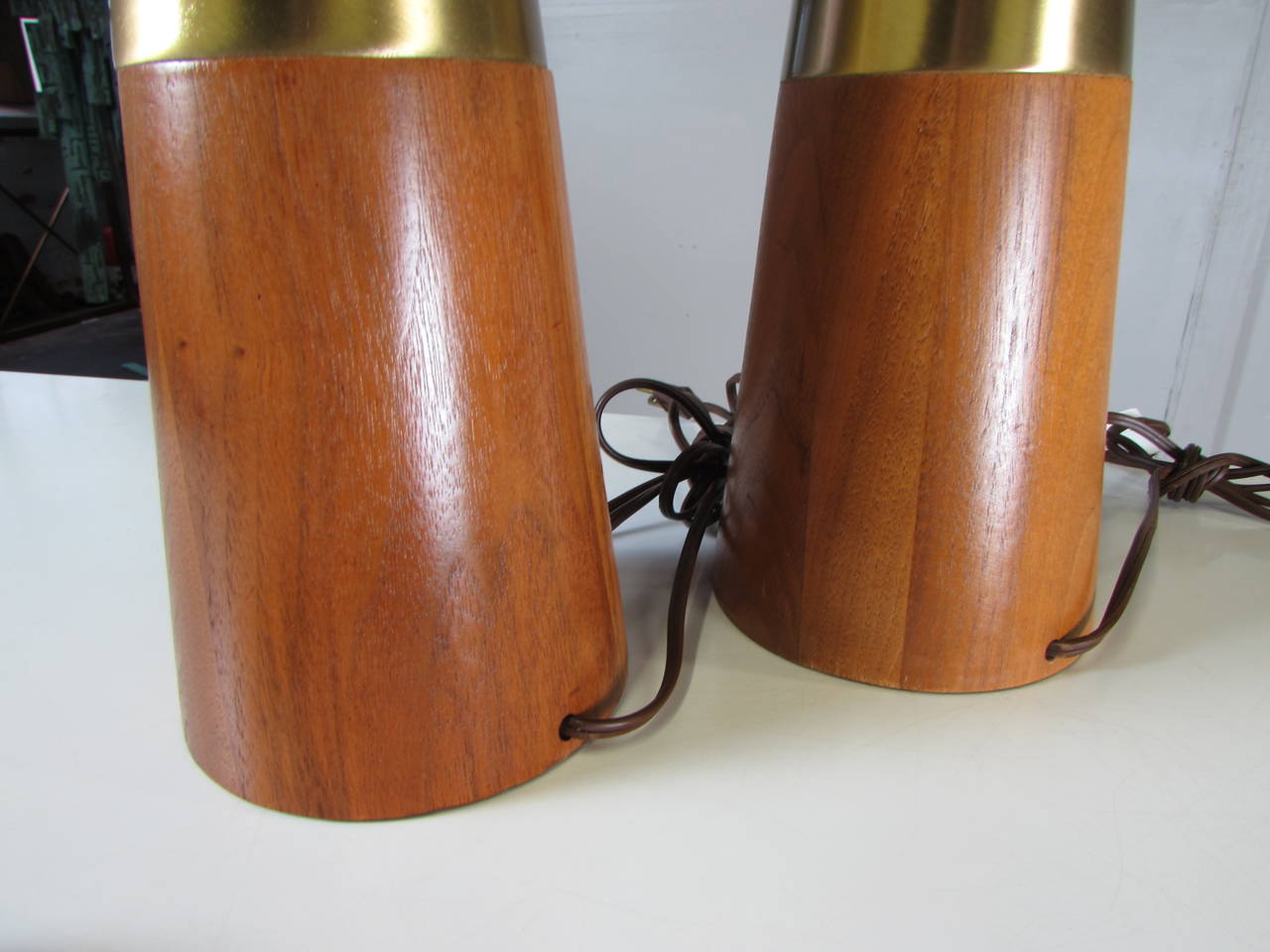 Gorgeous Pair of Brass and Walnut Table Lamps by Tony Paul for Westwood, 1950s In Excellent Condition In New York, NY