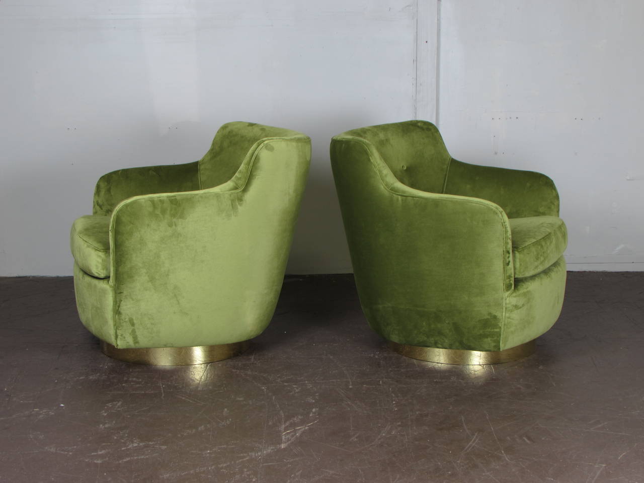 High Back Swivel Chairs in Velvet and Bronze by Milo Baughman, 1970 In Excellent Condition In New York, NY