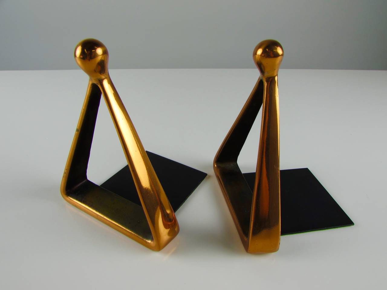 Mid-Century Modern Pristine Pair of Copper Stirrup Bookends by Ben Seibel for Jenfred Ware, 1950s