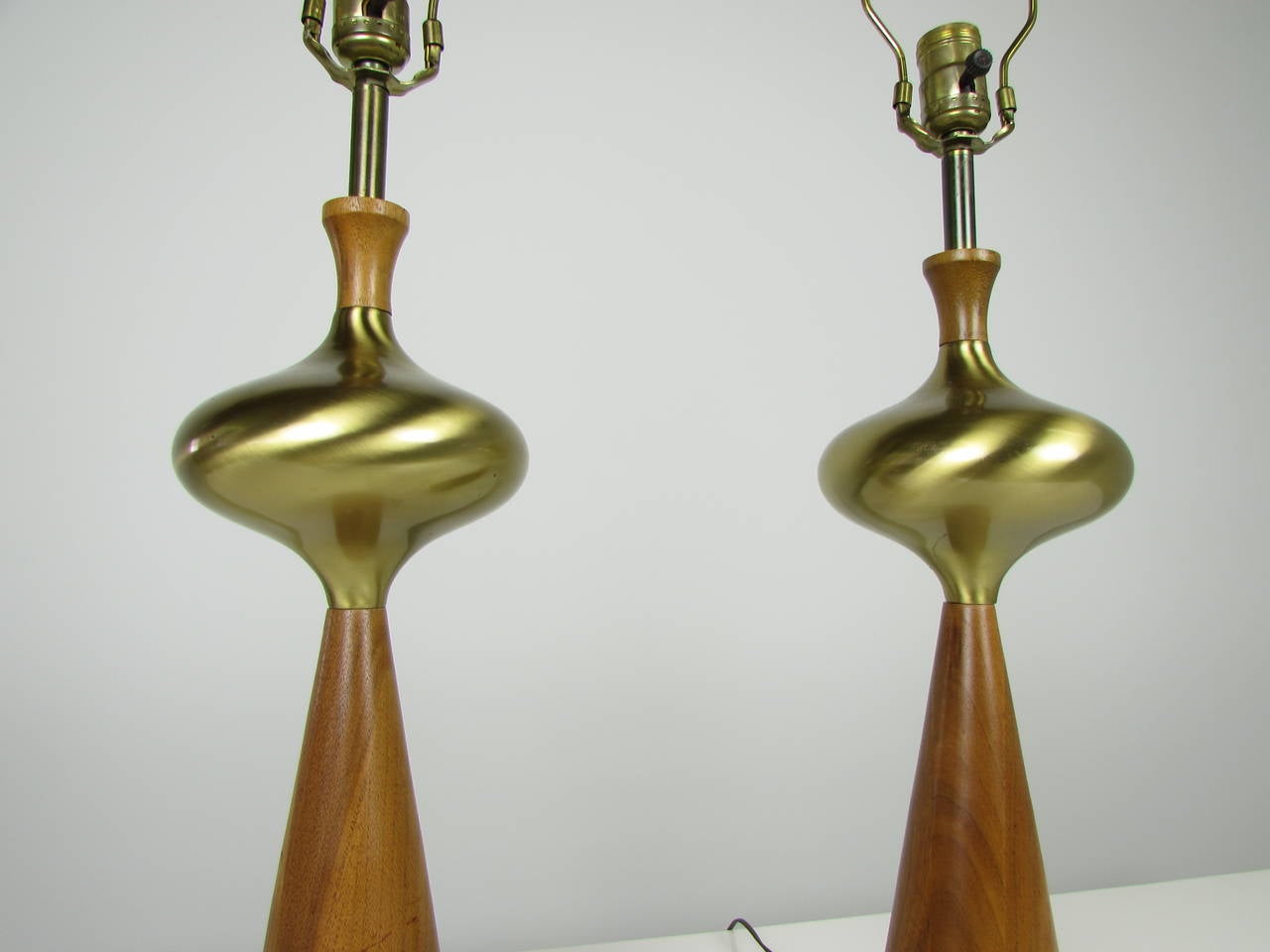 Voluptuous Table Lamps in Walnut and Brass by Tony Paul for Westwood, 1950s In Excellent Condition In New York, NY