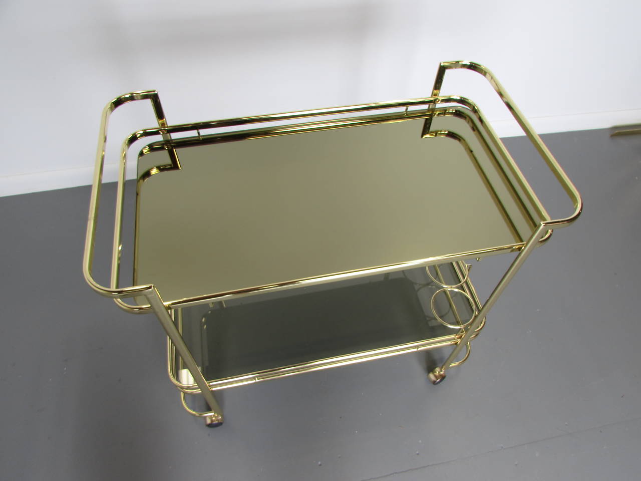 Mid-Century Modern Beautiful Radiant Brass Bar Cart with Smoked Glass, 1970s