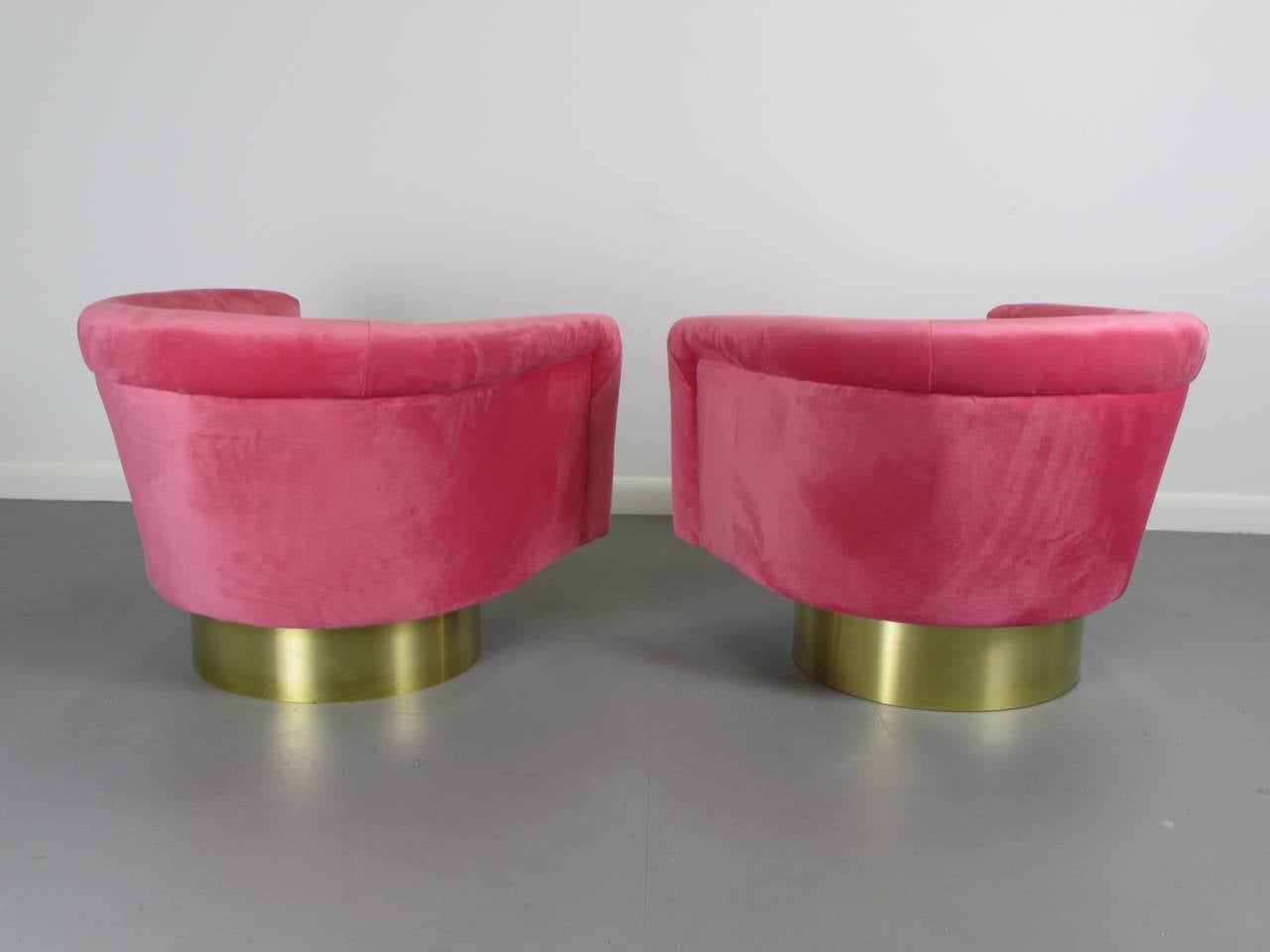 Pair of Milo Baughman Velvet Lounge Chairs with Brass Bases, 1970s In Excellent Condition In New York, NY