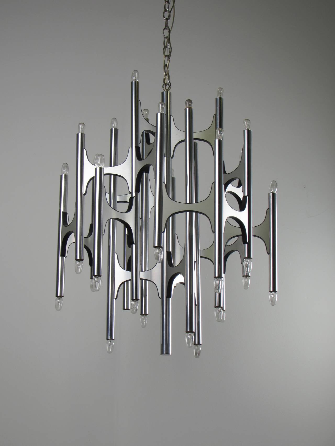 Incredible Brutalist 36 Bulb Chrome Chandelier by Gaetano Sciolari, 1970s In Excellent Condition In New York, NY
