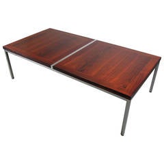 Substantielle table basse en palissandre et chrome par Harvey Probber:: années 1960