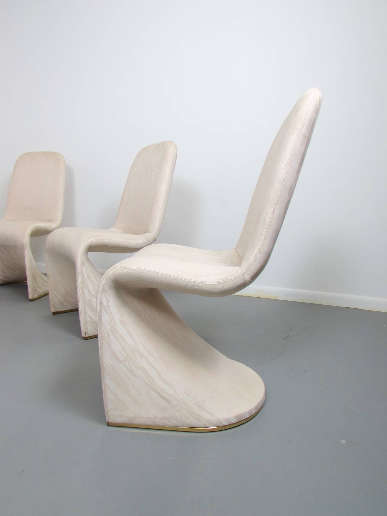 Incredible Set of Italian Cantilevered Dining Chairs after Verner Panton, 1970s In Good Condition In New York, NY
