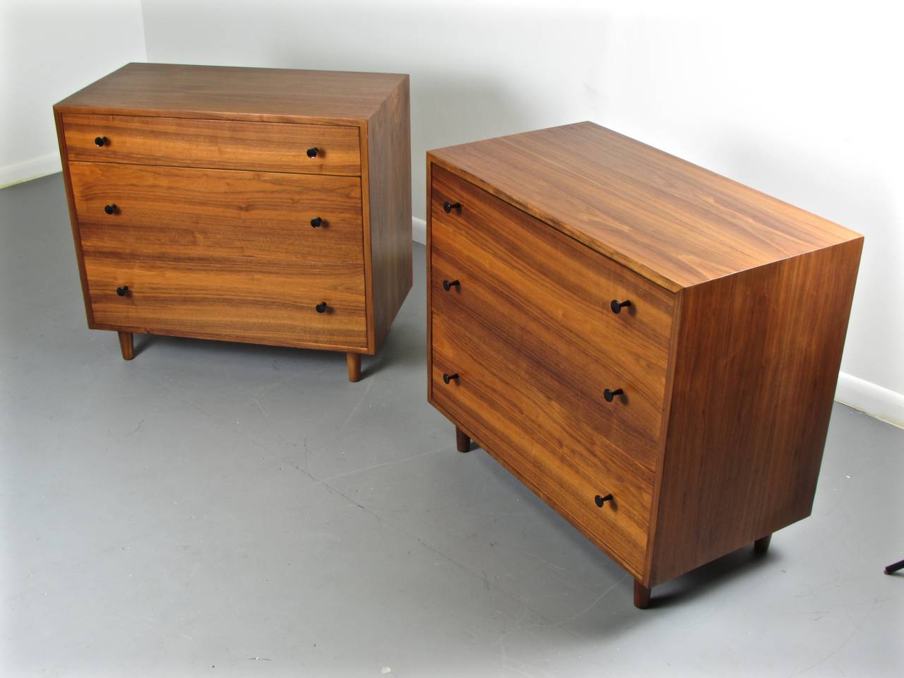 Handsome pair of walnut chests by Milo Baughman for Glenn of California, 1950s. These chests of drawers, with a heavy walnut grain, are nothing short of gorgeous. Finely crafted and of the highest quality. The vintage scale is wonderful for both