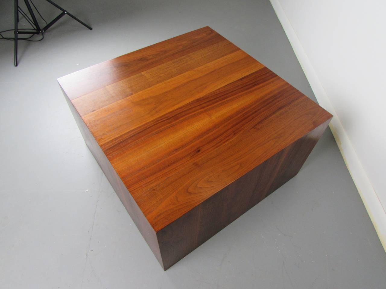 Handsome Walnut Cube Coffee Table by Milo Baughman for Directional, 1970s In Excellent Condition In New York, NY
