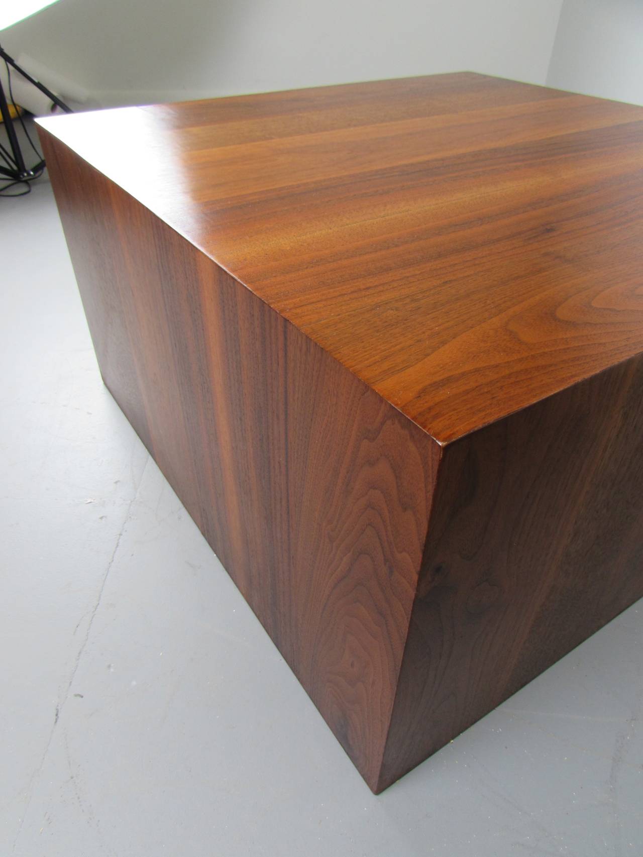 Handsome walnut cube coffee table by Milo Baughman for Directional, 1970s.

We offer free regular deliveries to NYC and Philadelphia area. Delivery to DC, MD, CT and MA are available if schedule permits, please message for a location-based