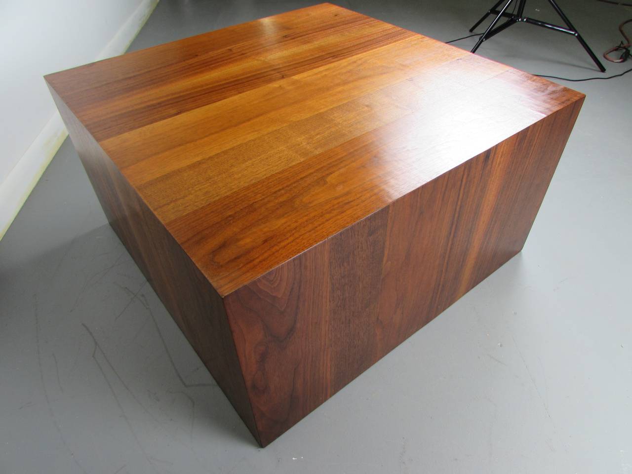 American Handsome Walnut Cube Coffee Table by Milo Baughman for Directional, 1970s