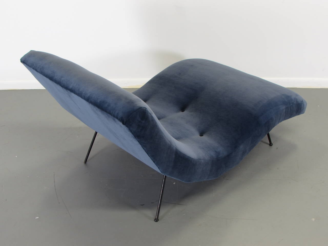 Undulating Wave Chaise Lounge by Adrian Pearsall, Rare Iron Legs 1960s In Excellent Condition In New York, NY