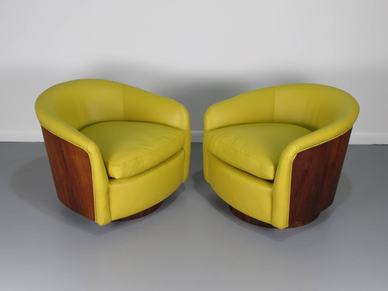 American Rare Rosewood Wrapped Swivel Tub Chairs in Leather by Milo Baughman, 1970s
