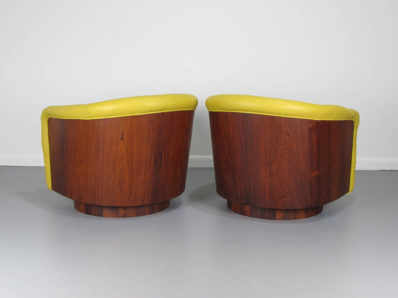 Rare rosewood wrapped swivel tub chairs in leather by Milo Baughman, 1970s.

We offer free regular deliveries to NYC and Philadelphia area. Delivery to DC, MD, CT and MA are available if schedule permits, please message for a location-based