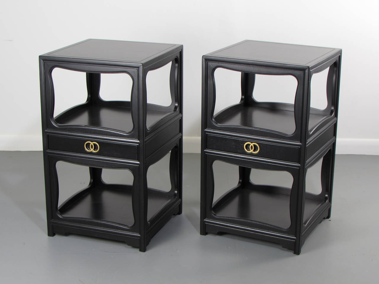 Hollywood Regency Pair of Lacquered End Tables or Nightstands by Michael Taylor for Baker, 1950s