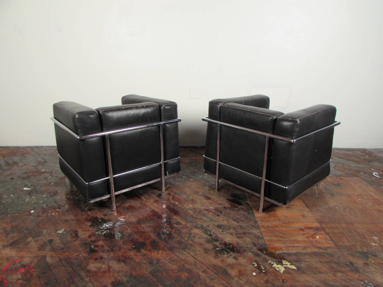 Pair of Iconic Le Corbusier LC2 LePetit, 1960s Cassina Production In Excellent Condition In New York, NY