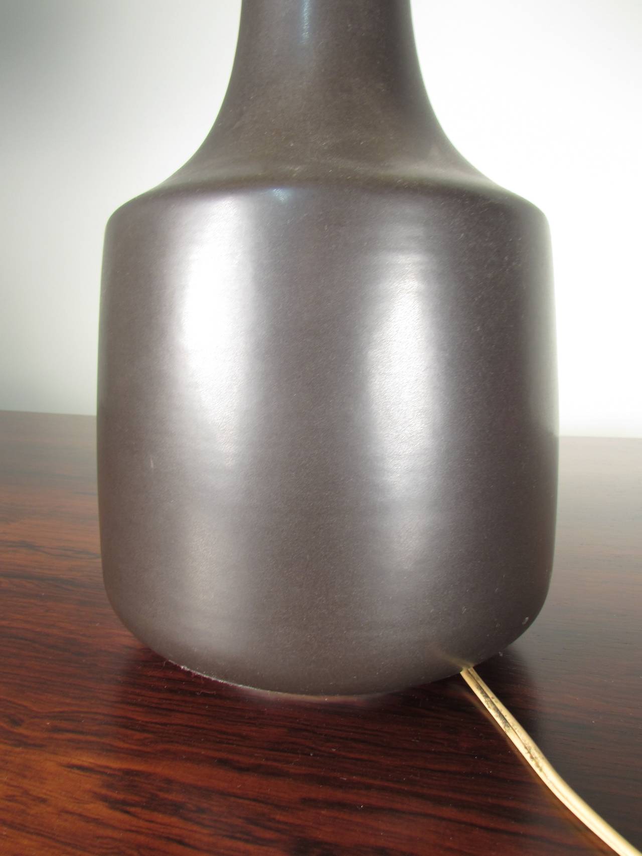 Elegant Lotte and Gunnar Bostlund Lamp with Gunmetal Glaze In Excellent Condition In New York, NY