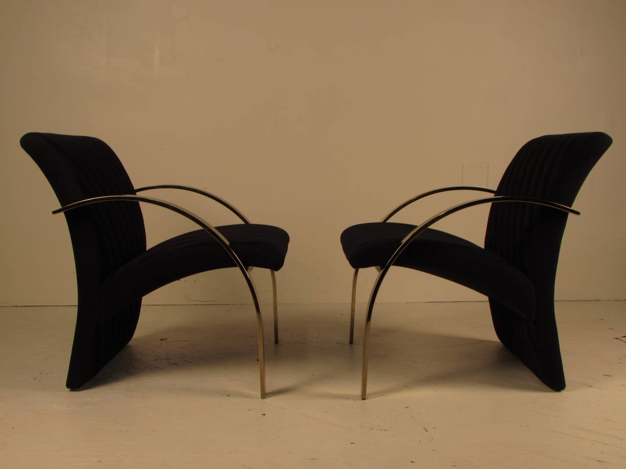 Pair of Dramatic Sculptural Brass Lounge Chairs by Directional In Excellent Condition In New York, NY