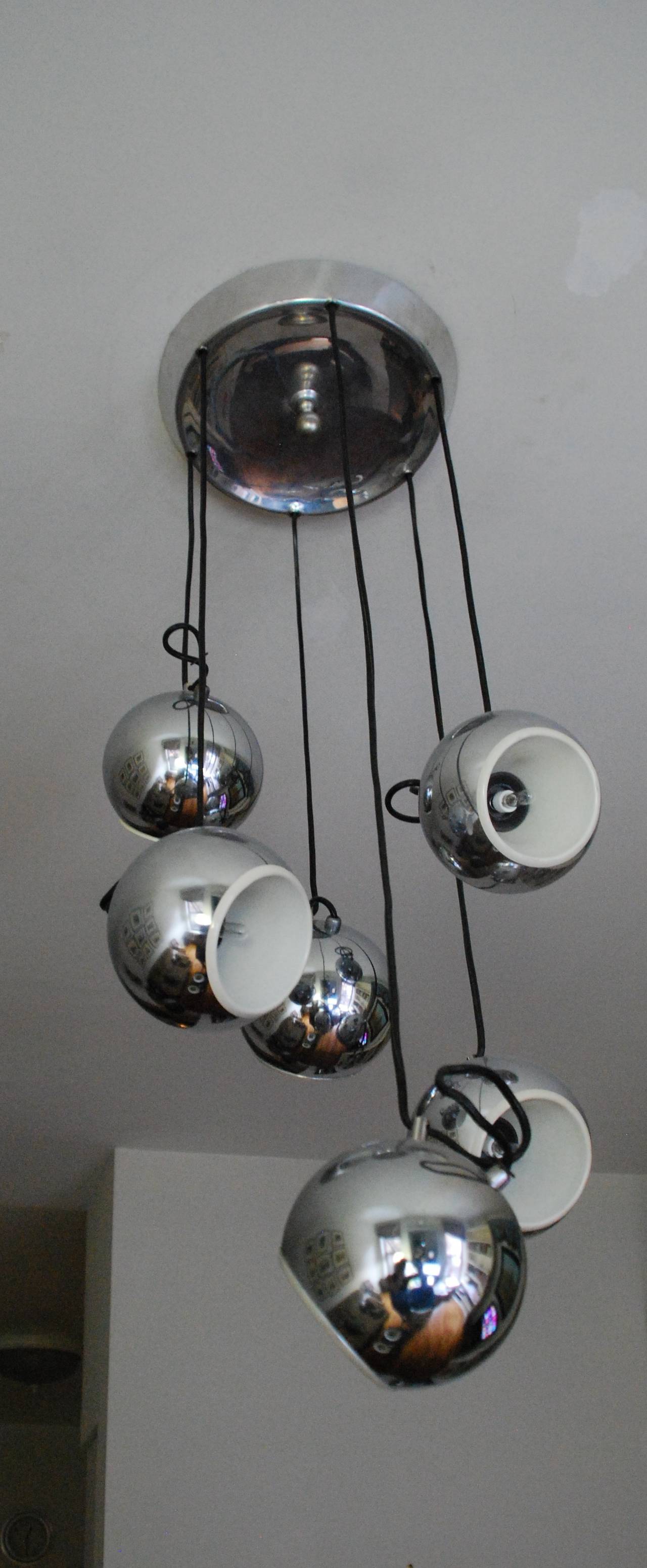 Mid-Century Six Globe Chrome Pendant In Good Condition For Sale In New York, NY