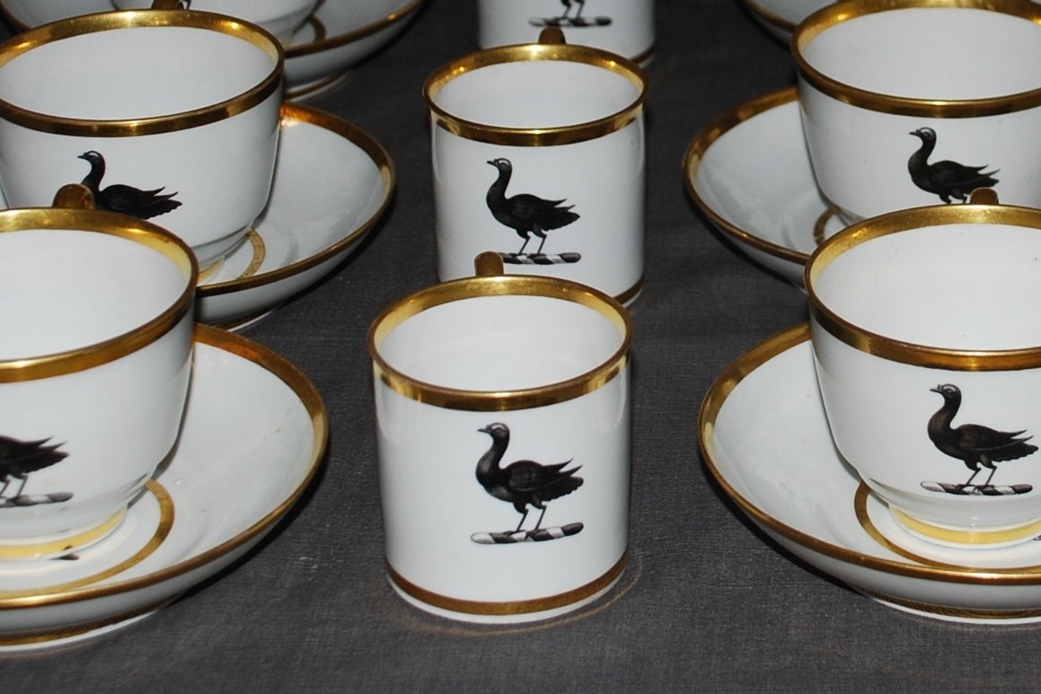 Set von sechs Porzellan-Vogel-Teekanne- Trios (18. Jahrhundert) im Angebot