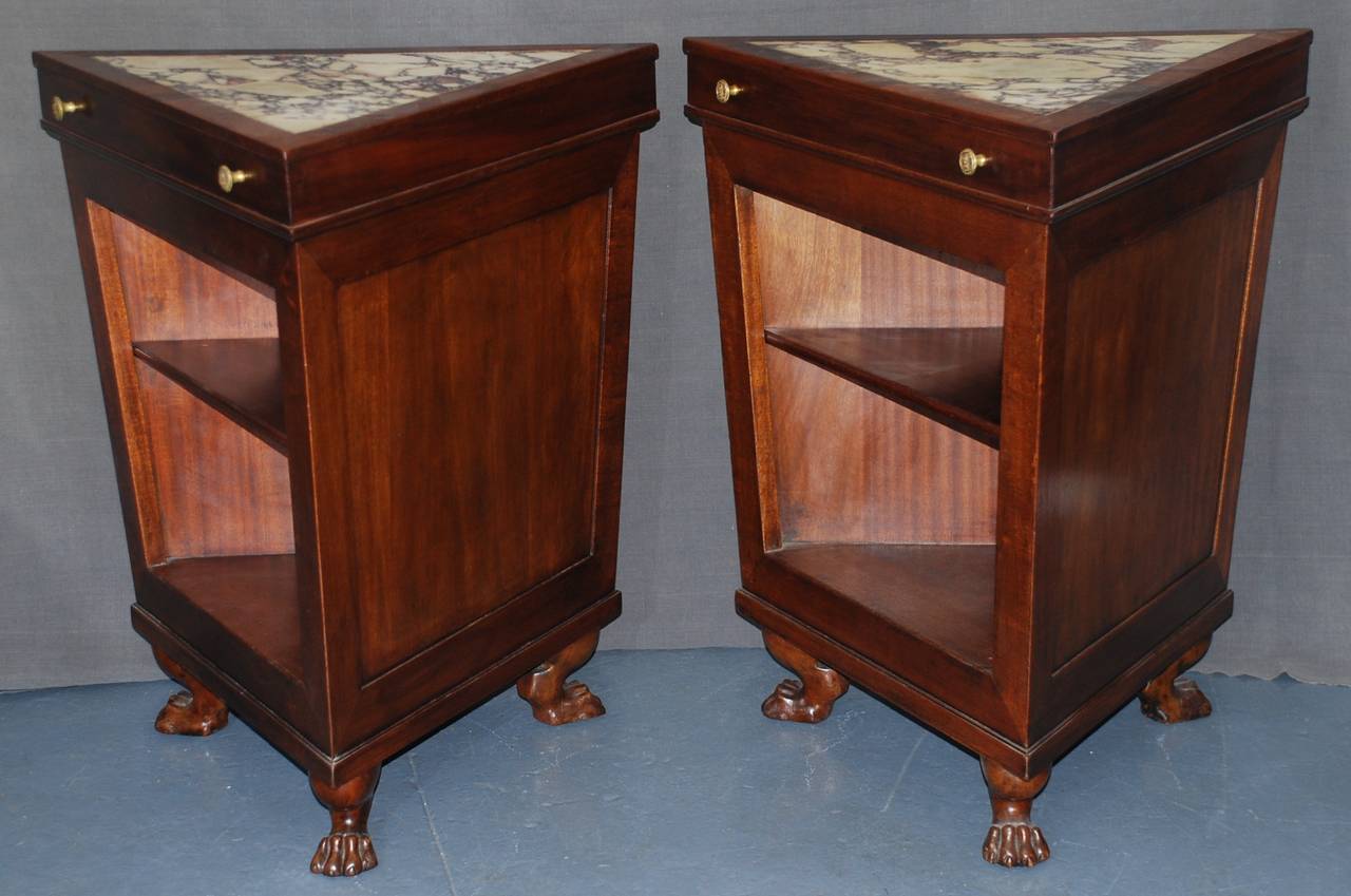 20th Century Pair of Italian Marble-Top Side Tables For Sale