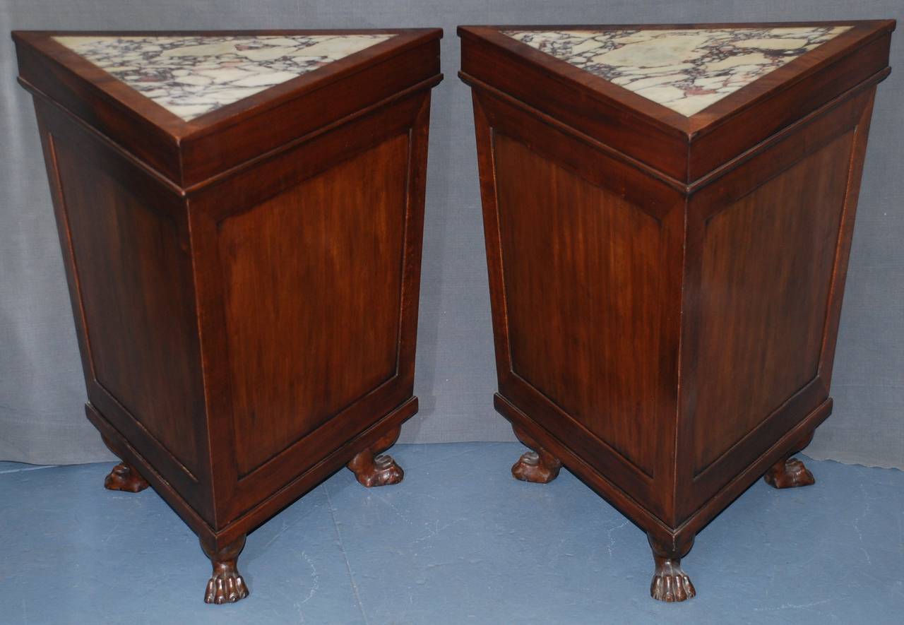 Pair of Italian Marble-Top Side Tables For Sale 1