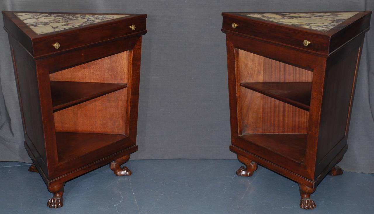 Neoclassical Pair of Italian Marble-Top Side Tables For Sale