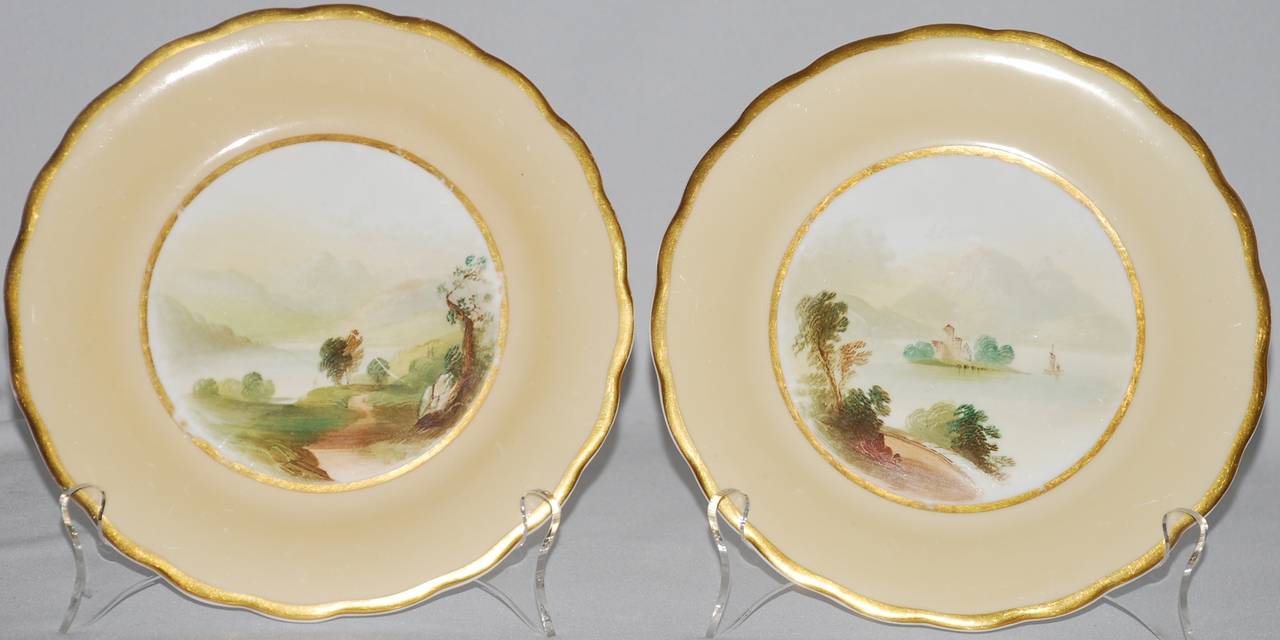 Ensemble de 12 assiettes à dessert à bordure dorée et support à gâteaux avec scènes écossaises en vente 2