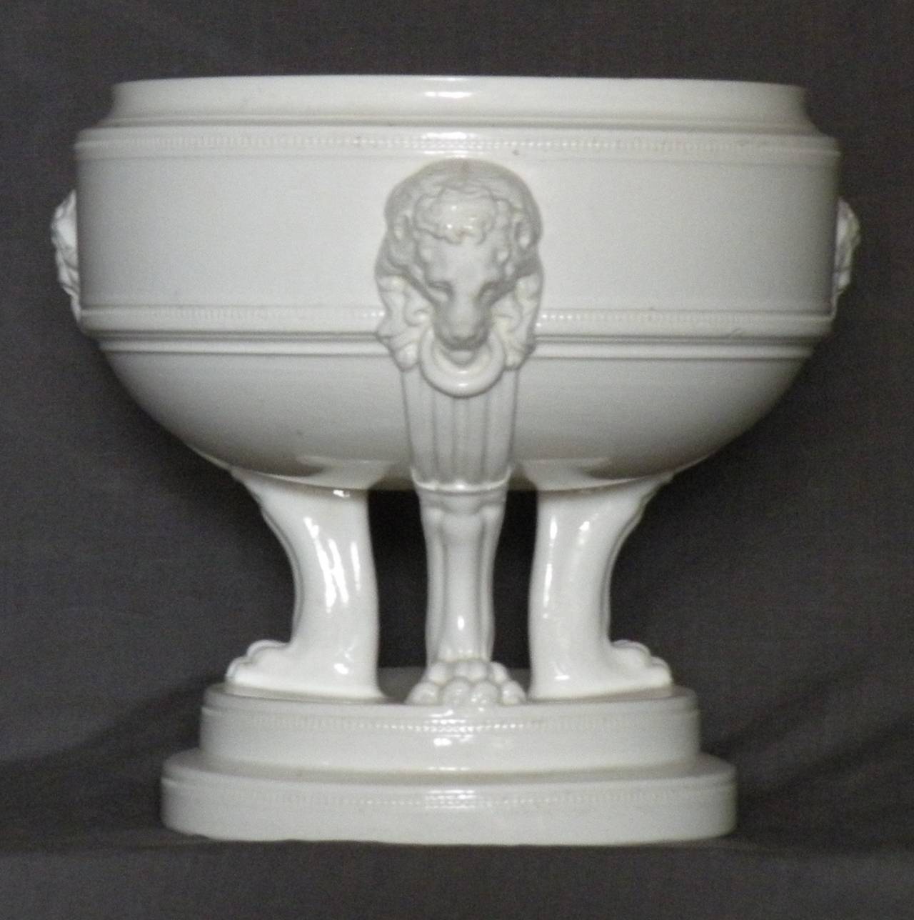 Italian Neoclassical Creamware Cachepot In Good Condition In New York, NY