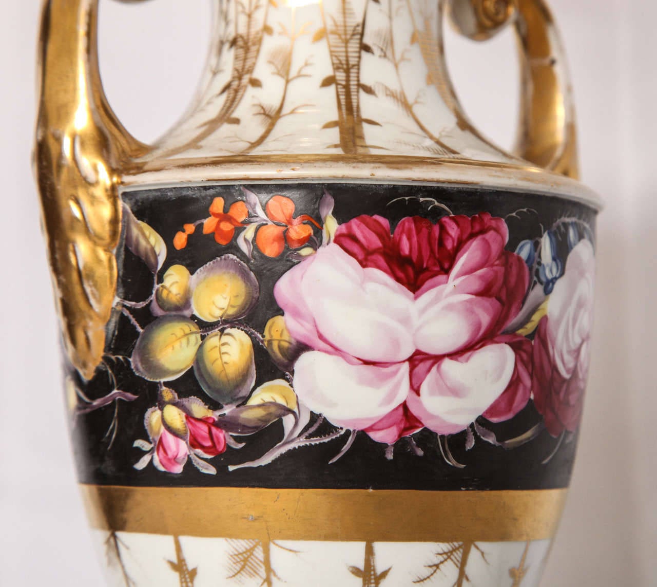 Floral Porcelain Urn-Form Lamp In Good Condition For Sale In New York, NY